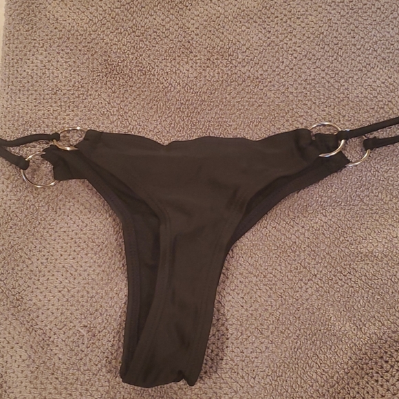 Bikini - Picture 4 of 4